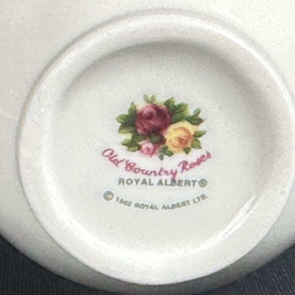 Royal Albert Old Country Roses Small Bud Vase Mini Gold Trim - Picture 8 of 10